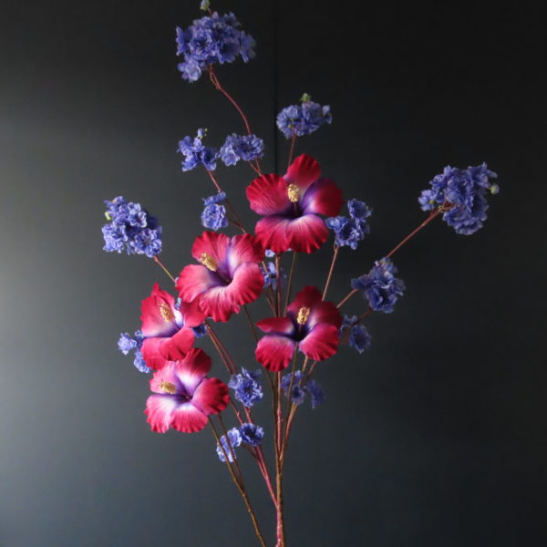 residu Preek Ongewapend Kunst Zijde bloemen Blauwe Bloesem met Cerise Rood Hibiscus